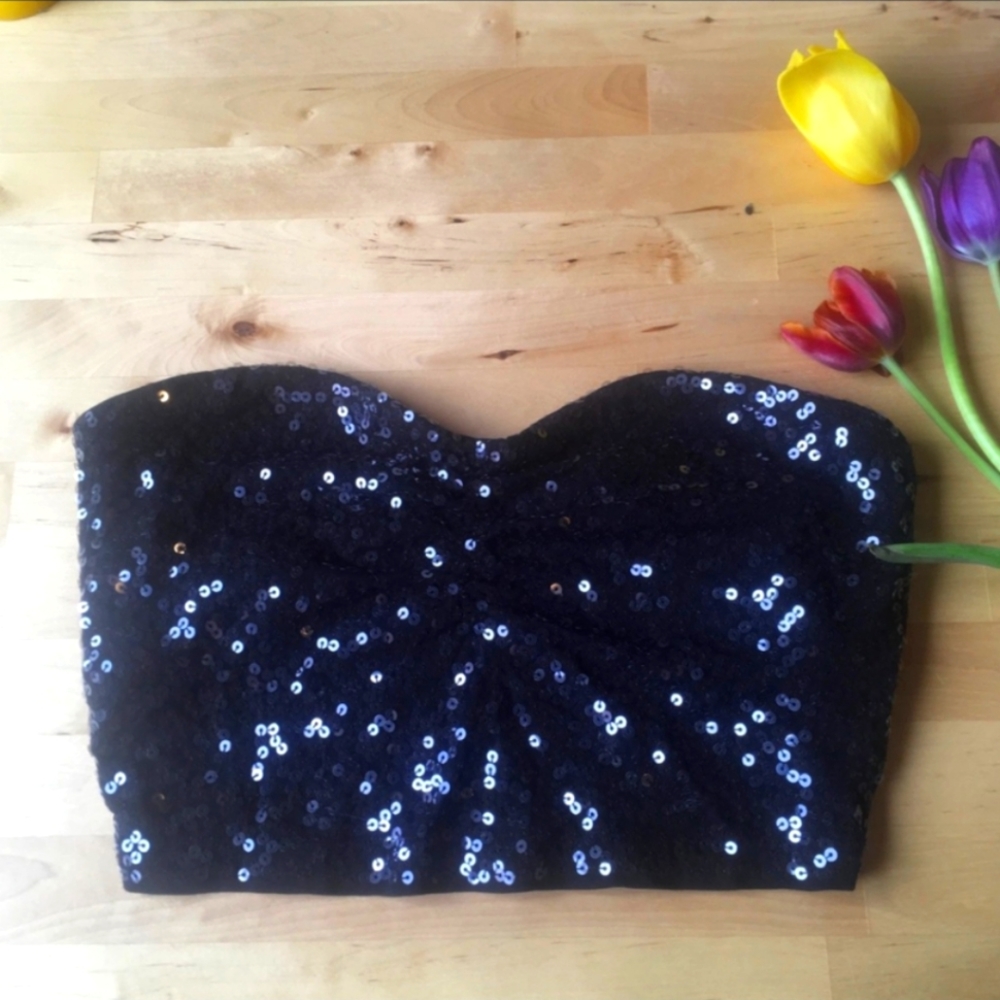 Express bandeau top with sequins